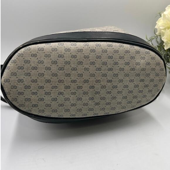 Gucci Italy Vintage 1980's GG Monogram Navy Gray Drawstring Bucket Bag - Picture 7 of 15